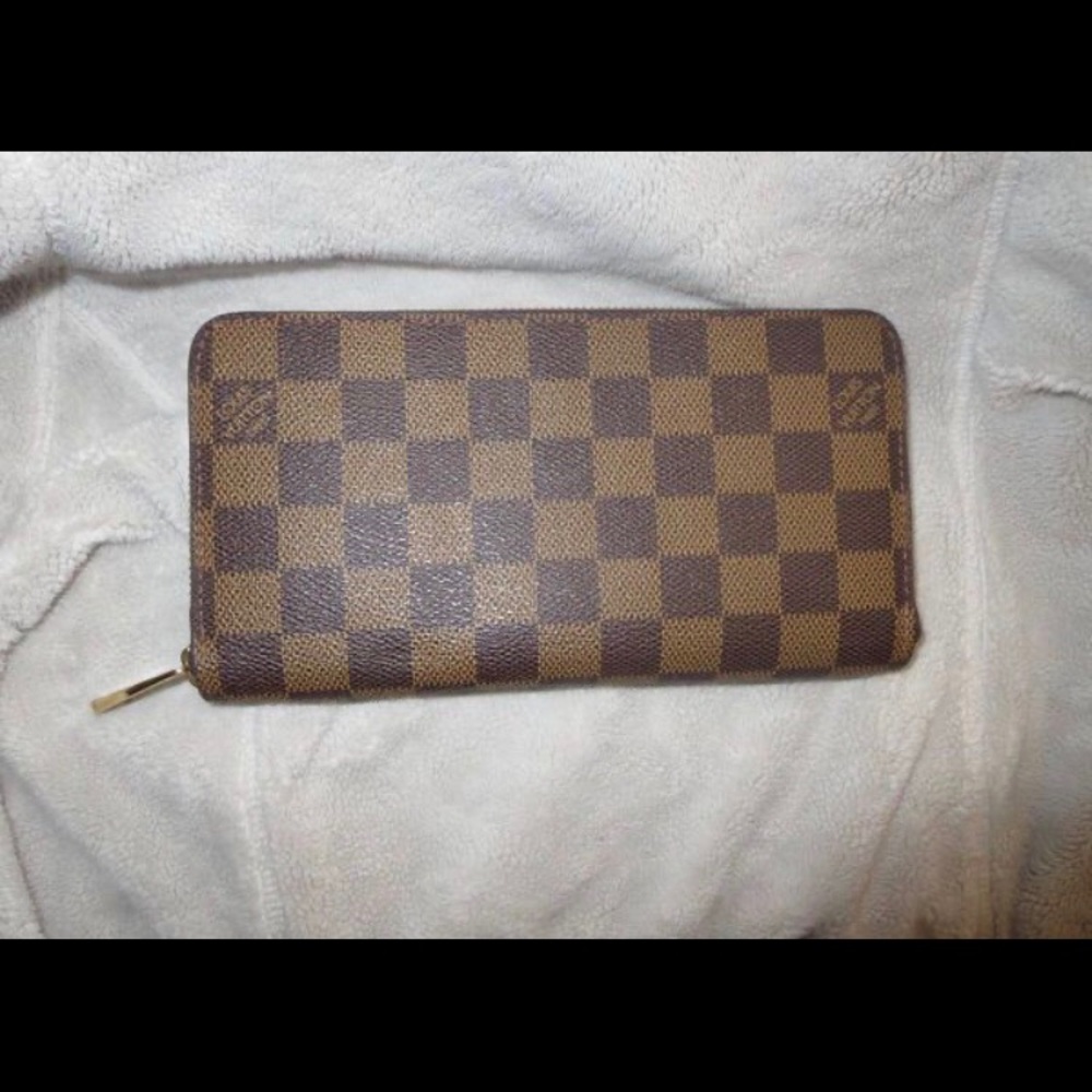 Louis Vuitton Zippy Wallet